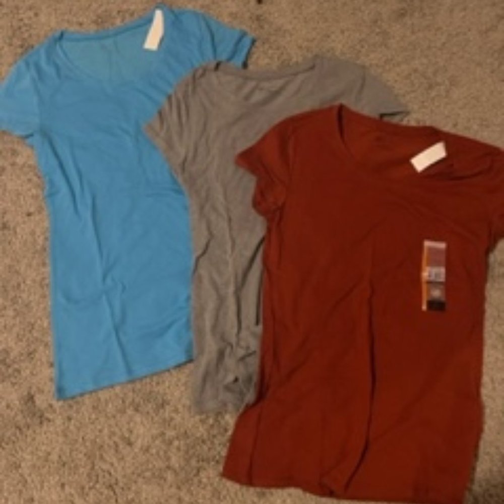 3 Short sleeve T-shirts